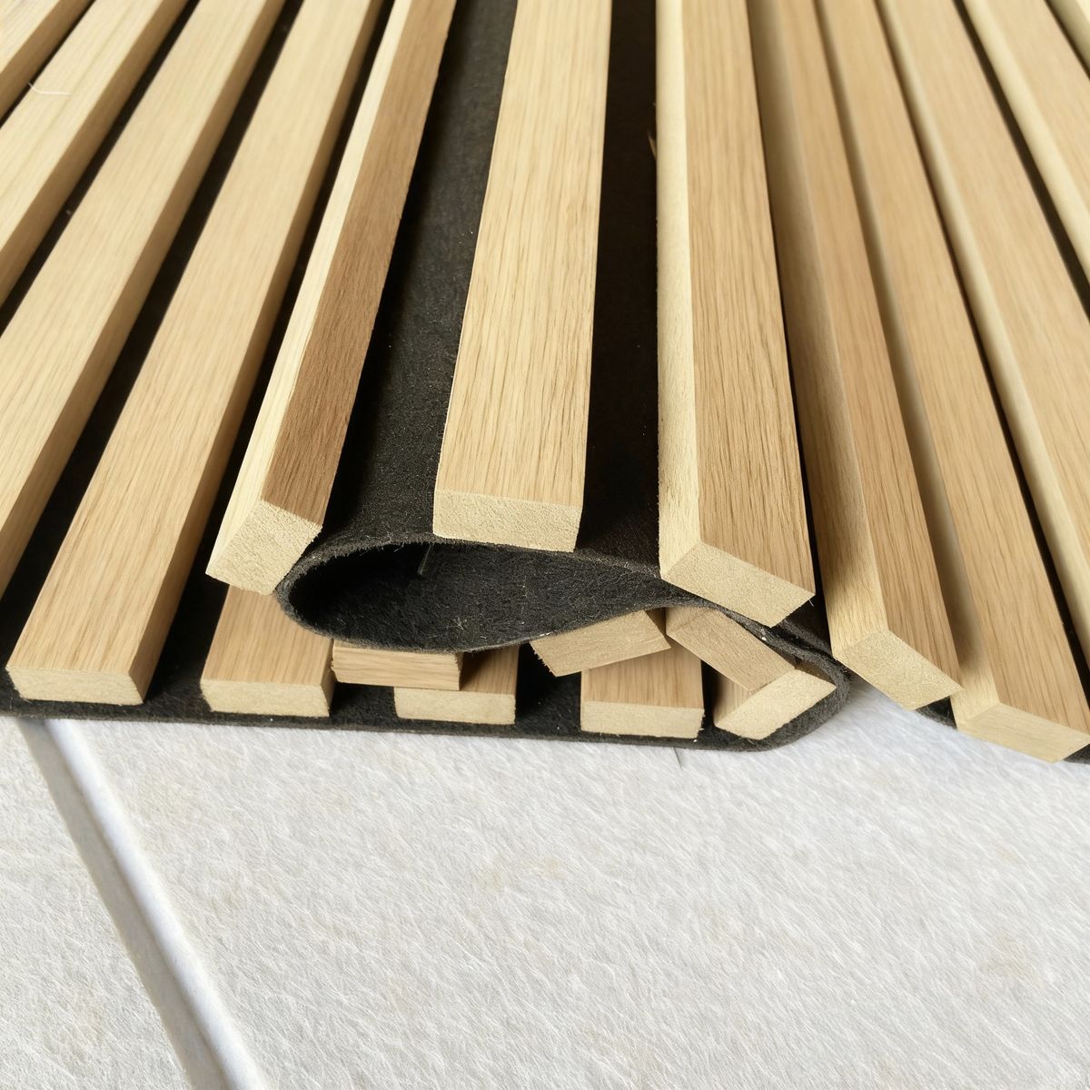 Rollo de listones flexibles de madera sobre PET