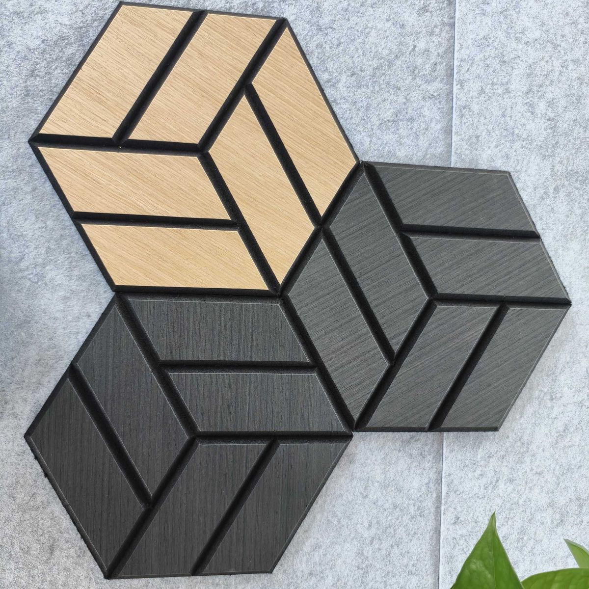 Hexágonos de madera en roble claro y negro